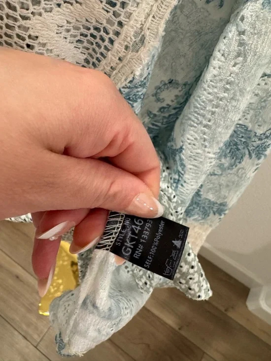 POL Green Blue floral Cream Lace Semi Sheer button up shirt size medium - Picture 6 of 7